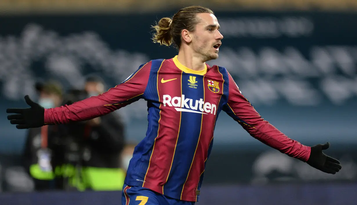 Selebrasi gelandang Barcelona, Antoine Griezmann setelah menjebol gawang Athletic Bilbao pada laga Piala Super Spanyol di Cartuja Stadium, Sevilla (17/1/2021). Antoine Griezmann didatangkan Barcelona dari Atletico Madrid pada awal musim 2019/2020 dengan nilai transfer mencapai 120 juta euro atau kini setara Rp1,9 triliun. Sejak awal musim 2021/2022 ia dipinjamkan ke Atletico Madrid dan dipastikan akan dipermanenkan pada awal musim 2023/2024. (AFP/Cristina Quicler)