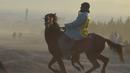 Penunggang kuda Afghanistan bersaing memperebutkan bangkai hewan dalam pertandingan Buzkashi di Herat, Afghanistan (4/2/2022). Buzkashi merupakan tradisi yang dilakukan oleh warga Afghanistan yang setiap pesertanya harus menunggang kuda. (AFP/Wakil Kohsar)