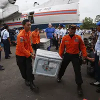 Komite Nasional Keselamatan Transportasi (KNKT) akhirnya telah menyelesaikan investigasi soal jatuhnya pesawat Air Asia QZ8501. 
