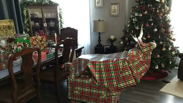 Kado Natal Unik yang Tak Terduga. (Sumber: boredpanda)