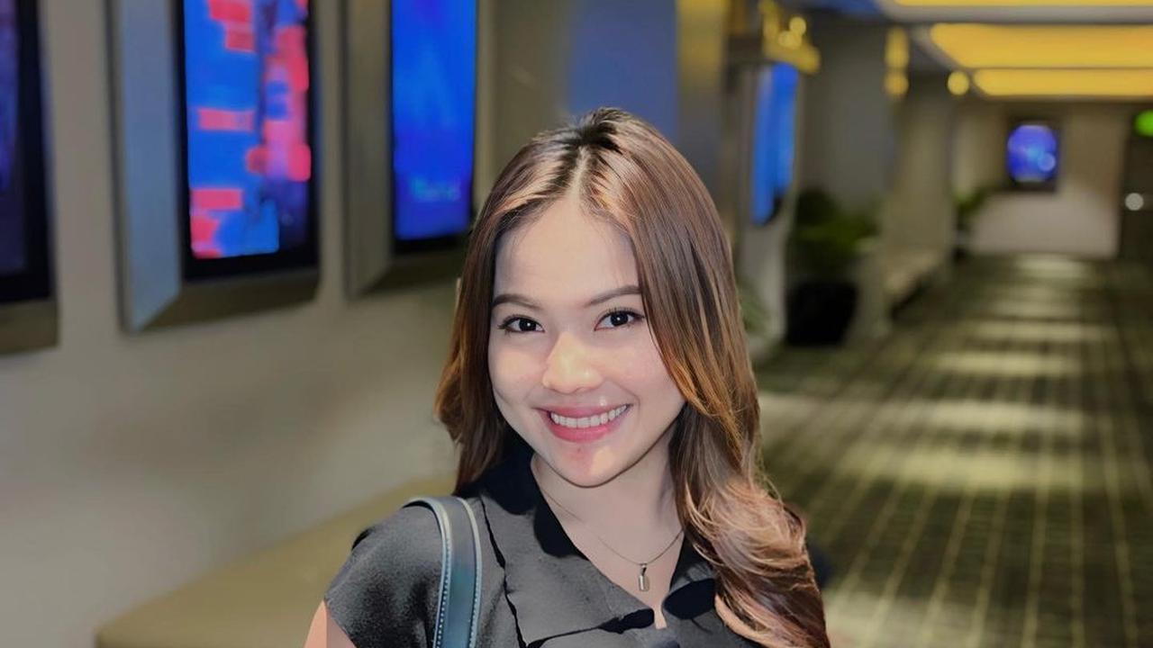 Potret Cantik Dinda Teratu, Penyanyi Dangdut yang Terkenal Lewat Lagu 'Gara-Gara Sebotol'