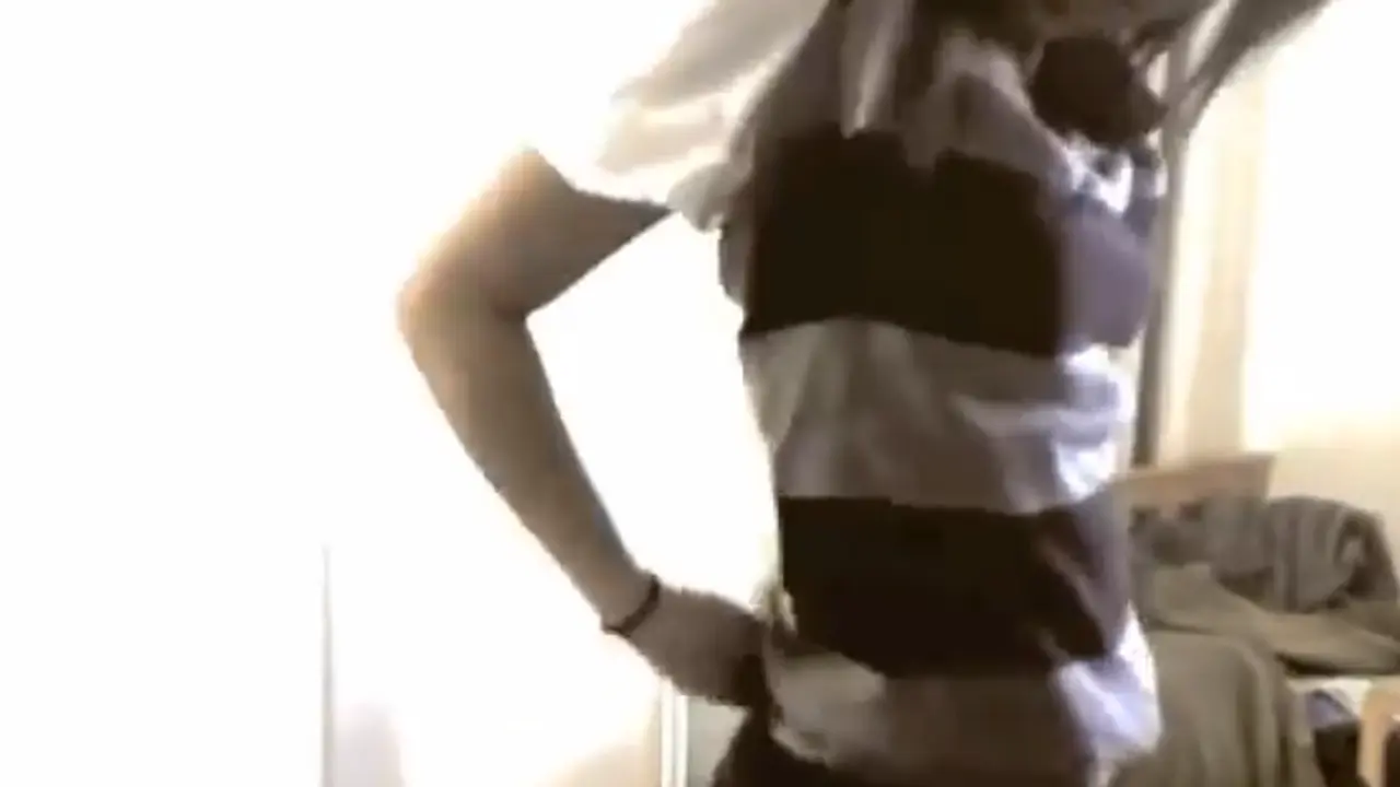 Cara menarik memakai sweater dalam 16 gaya kreatif. (Youtube)