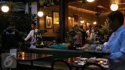 Suasana Cafe Olivier Grand Indonesia saat kedatangan pihak kepolisian untuk rekonstruksi sampel kopi beracun di Cafe Olivier Grand Indonesia, Jakarta, (19/1/2016). (Liputan6.com/Faizal Fanani)