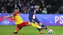 Gol-gol PSG ke gawang Lens masing-masing dicetak Kylian Mbappe, Vitinha, dan Lionel Messi. (AP Photo/Michel Euler)