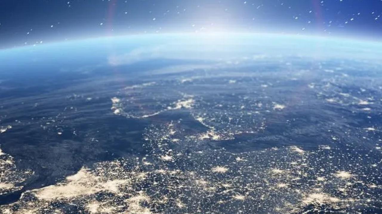 Hal tersebut kemudian dijelaskan oleh seorang fisikawan yang ahli dalam meneliti interaksi antara planet dan Luar Angkasa.