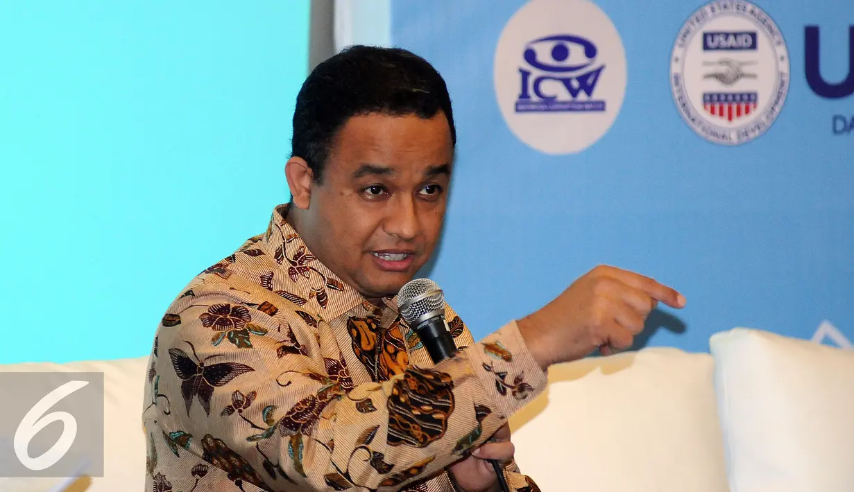 Menteri Pendidikan dan Kebudayaan, Anies Baswedan memberikan pandangan diskusi bersama tiga Kepala Daerah di Jakarta, Selasa (22/12/2015). Diskusi membahas Pengelolaan Guru, Sentralisasi atau Desentralisasi. (Liputan6.com/Helmi Fithriansyah)