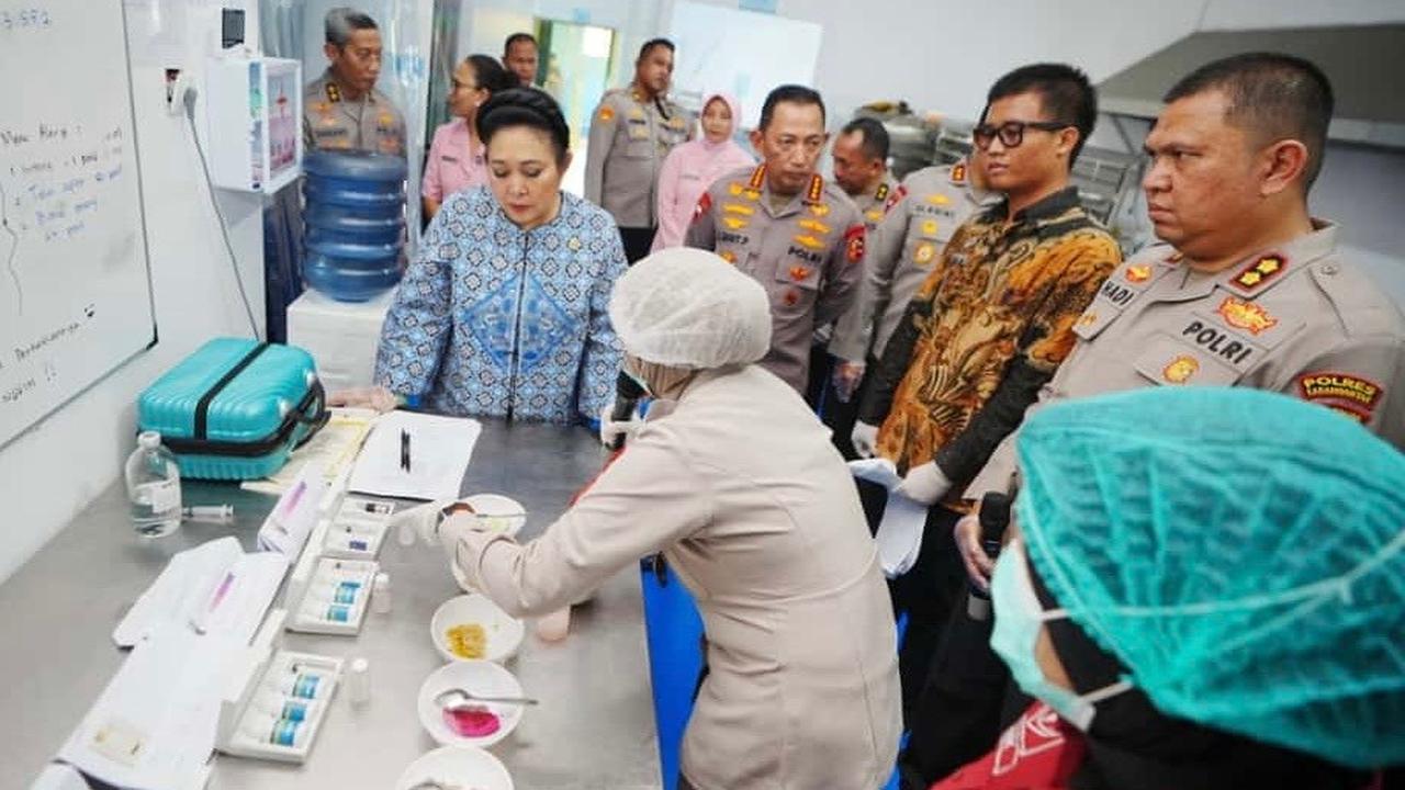 Dukung Kelancaran MBG, Kapolri dan Titiek Soeharto Tinjau SPPG di Jateng