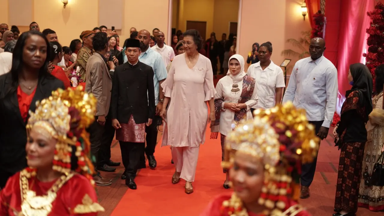 Presiden Suriname Jennifer Geerlings-Simons menghadiri Resepsi Diplomatik Peringatan 80 Tahun Kemerdekaan Republik Indonesia di Ballroom Royal Torarica Hotel, Paramaribo, Kamis (28/8/2025).