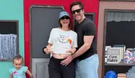 Kaley Cuoco and Tom Pelphrey are expecting their second child, a baby girl. Their first daughter, Matilda, will be a big sister. (Photo: Kaley Cuoco on Instagram)