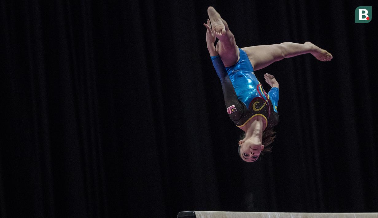 Pesenam Malaysia, Farah Ann, saat tampil pada Asian Games XVIII cabang senam di JiExpo Kemayoran, Jakarta, Rabu (22/8/2018). Selain cantik, dirinya merupakan salah satu pesenam putri terbaik Malaysia. (Bola.com/Vitalis Yogi Trisna)