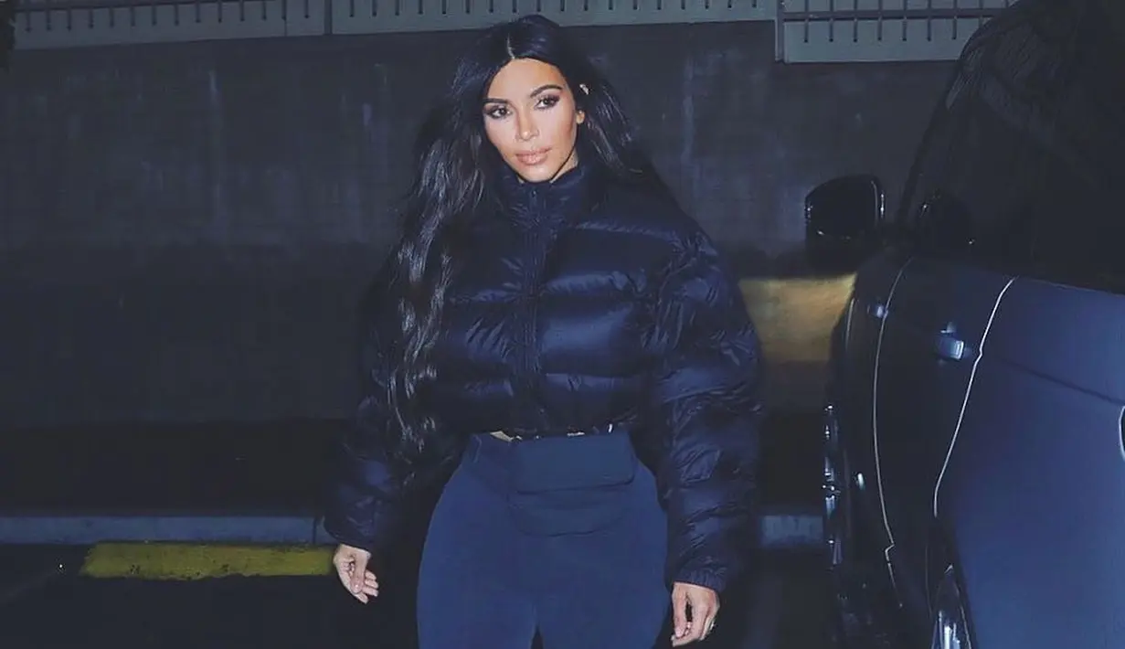 Kim dan dua temannya duduk bersama dan North terpisah. North pun dikabarkan menghampiri sang ibu beberapa kali namun lebih banyak terlihat main dengan iPadnya. (instagram/kimkardashian)