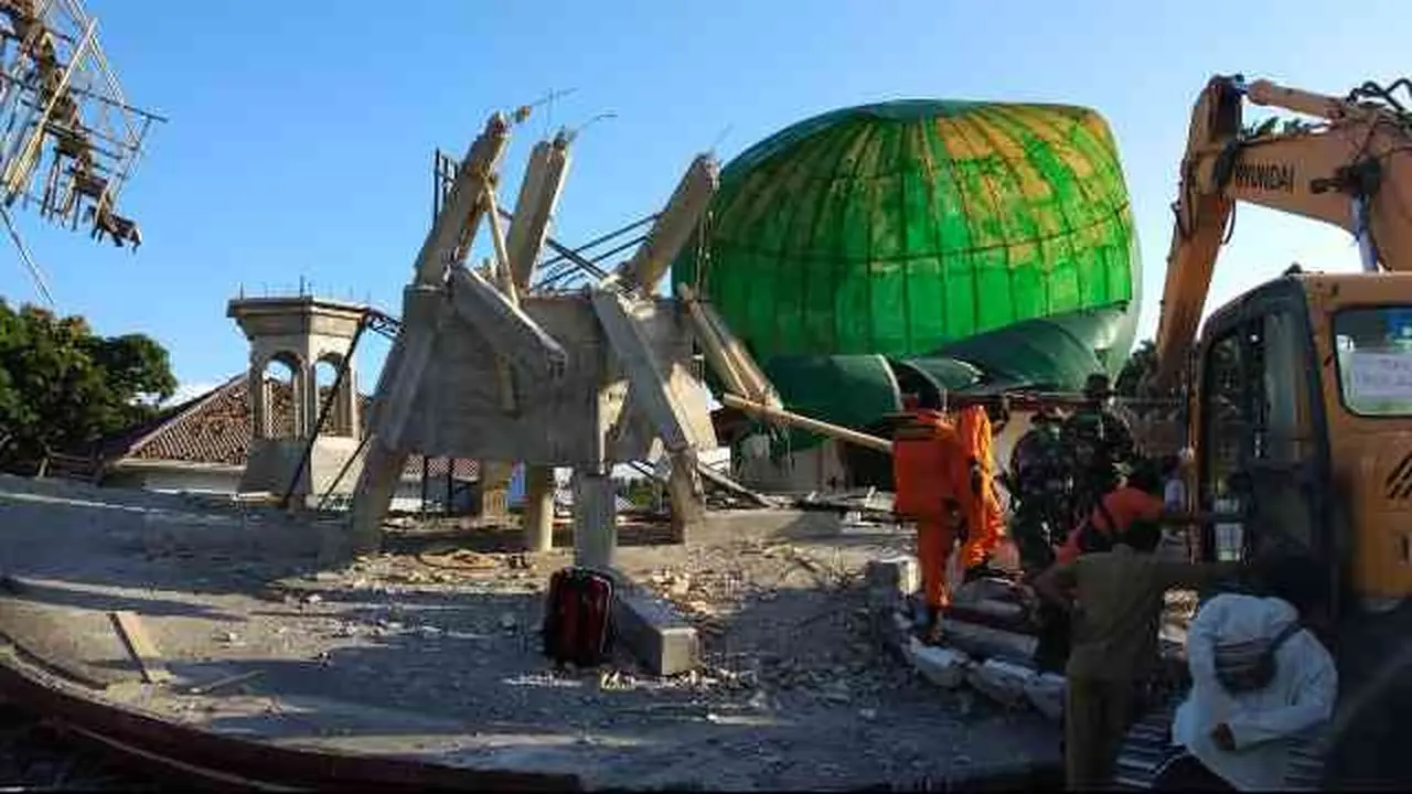 Gempa Lombok, Lima Korban Masih Terjebak Reruntuhan Masjid