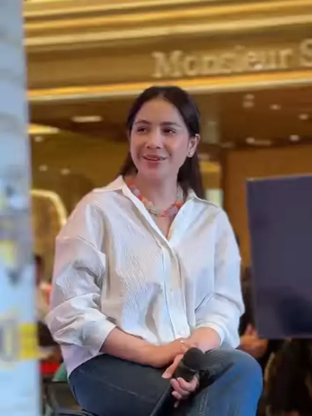 Model Kalung 'Permen Jeli' Nagita Slavina (Instagram @raffinagita1717)