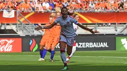 Nadia merupakan pilar penting Timnas Putri Denmark sejak 2009 hingga kini. Total Nadia sudah mencetak 32 gol dari 66 penampilan di timnas. (Foto: AFP/John Thys)