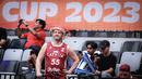<p>Pendukung Latvia mengenakan topi berbentuk ring basket menjelang laga perdana Grup H Piala Dunia FIBA 2023 antara Timnas Basket Latvia melawan Timnas Basket Lebanon di Indonesia Arena, Senayan, Jakarta, Jumat (25/08/2023). Lebanon menang dengan skor 109-70. (Bola.com/Bagaskara Lazuardi)</p>