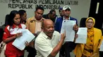 Sebanyak 32 orang caleg dari dapil Kabupaten Bandung Barat menyambagi kantor Bawaslu dan DKPP, Jakarta (25/4/2014) (Liputan6.com/Johan Tallo).