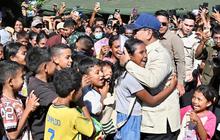 Momen Haru Prabowo Sapa dan Peluk Anak-Anak Korban Gempa NTT