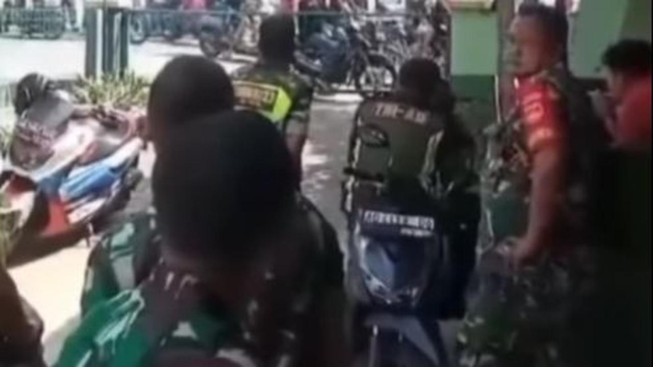 <i>"Seharusnya tim kampanyenya ngasih arah buat apa pawai pakai kenalpot brong tujuanya apa sih, gak masuk pikiran, bikin gaduh brsiki,"</i> timpal akun@<br>chelsea_alifah.<br>