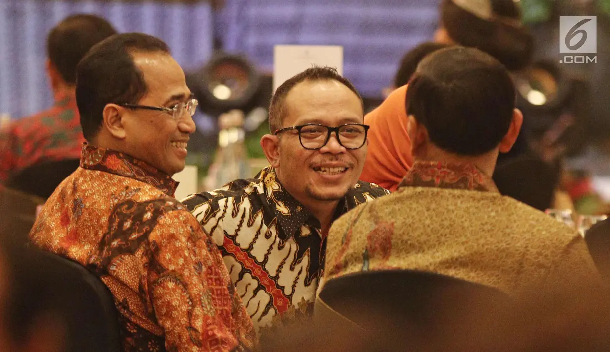 Menteri Ketenagakerjaan, Hanif Dhakiri saat menghadiri perayaan  ulang tahun pendiri PT Mustika Ratu Tbk, Mooryati Soedibyo  yang ke 90 di kawasan Gatot Subroto, Jakarta, Jumat (5/1). (Liputan6.com/Herman Zakharia)