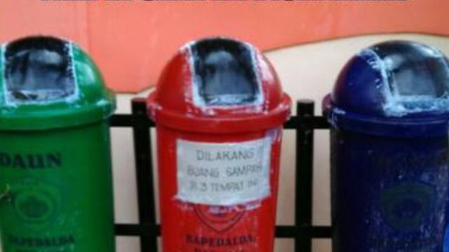 7 Foto Tulisan Lucu di Tempat Sampah Ini Bikin Senyum-Senyum Sendiri