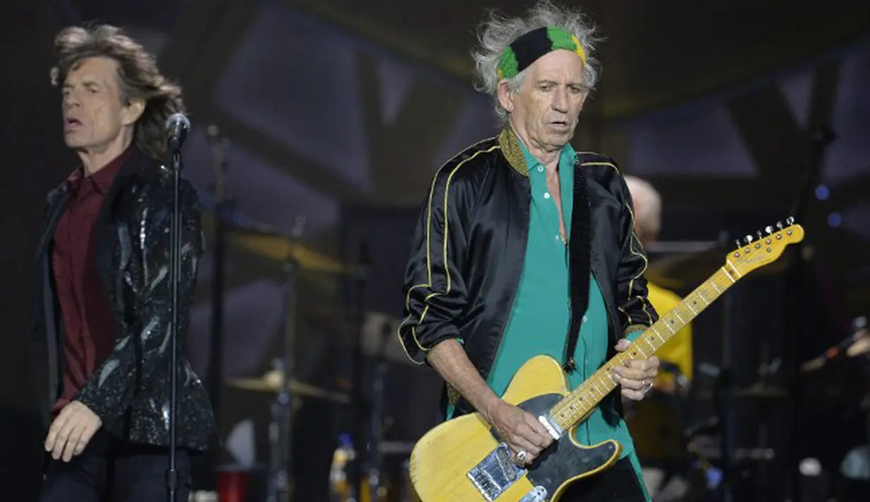 Kabar tentang tur Amerika musim panas 2015 datang Sang gitaris Ronnie Wood. Foto diambil saat konser di Swedia, Juli 2014. (AFP Photo/Anders Wiklund) 
