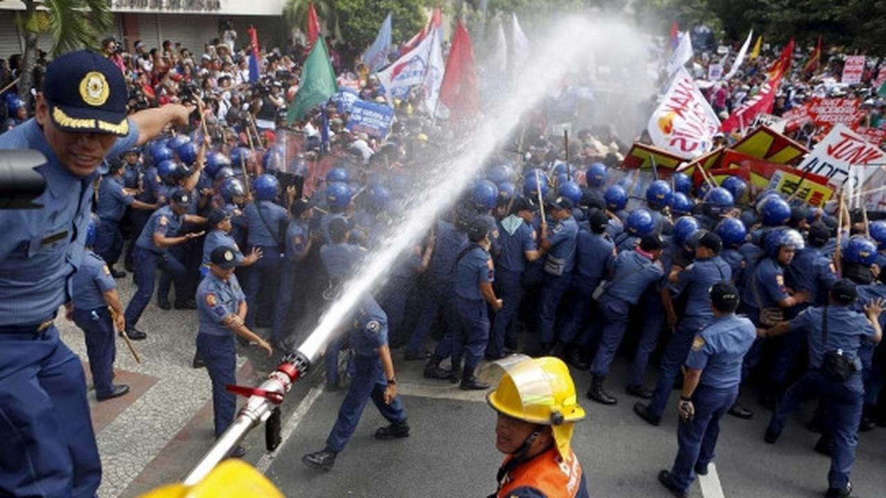 Mencekamnya aksi demonstrasi anti APEC di Filipina