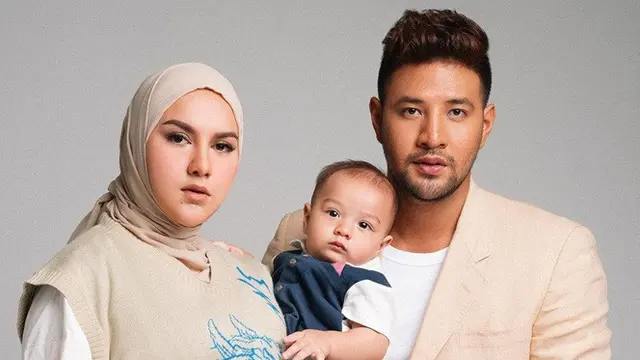 7 Gaya Pemotretan Keluarga Ammar Zoni dan Irish Bella di Berbagai Tema, Menawan