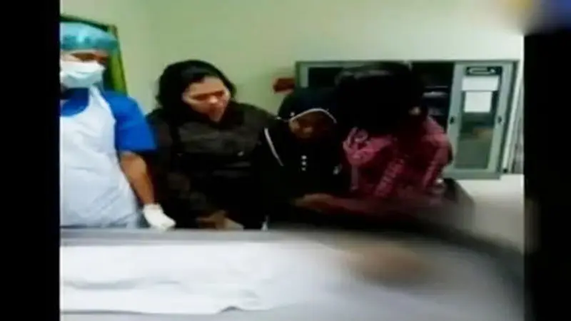 VIDEO: Diduga Dicekik, Bocah 1,5 Tahun Tewas di Kost Bibinya