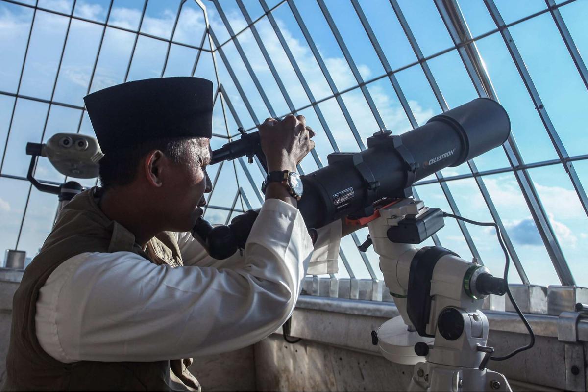 Tim Hisab Rukyat Kemenag pantau hilal dari puncak Monas