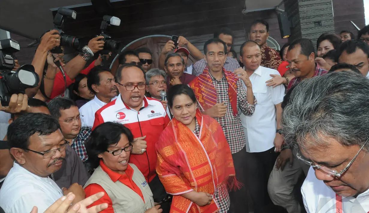 Jokowi tiba pukul 10.30 WIB di lokasi pengungsian yang berada di Gereja Batak Karo Protestan (GBKP) yang berada di Kabanjahe, Kabupaten Karo, Sumatera Utara, Selasa (10/6/2014) (Liputan6.com/Herman Zakharia)