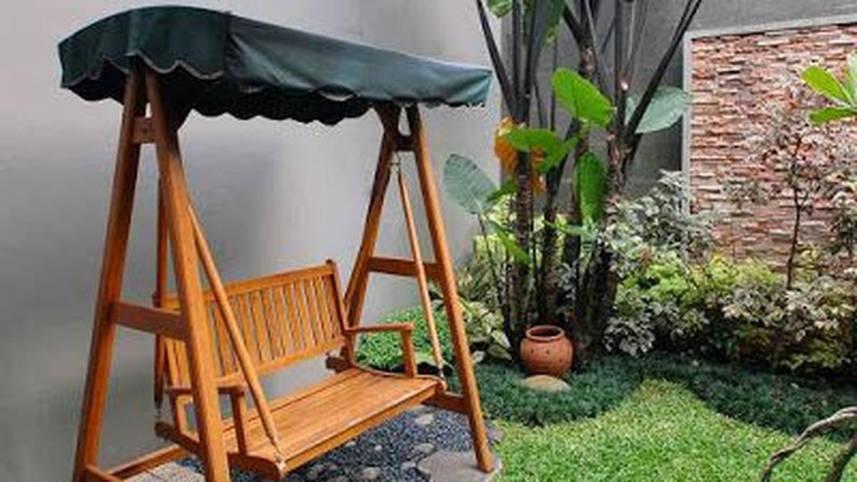 7 Ide Taman Belakang Rumah Kampung yang Adem Bikin Betah dan Cocok untuk Melepas Penat