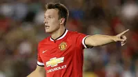 Manchester United Siap Lepas Phil Jones 