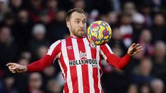 Christian Eriksen akhirnya kembali turun ke lapangan menjalani debutnya untuk Brentford dalam duel kontra Newcastle United pada laga Liga Inggris. (Aaron Chown/PA via AP)