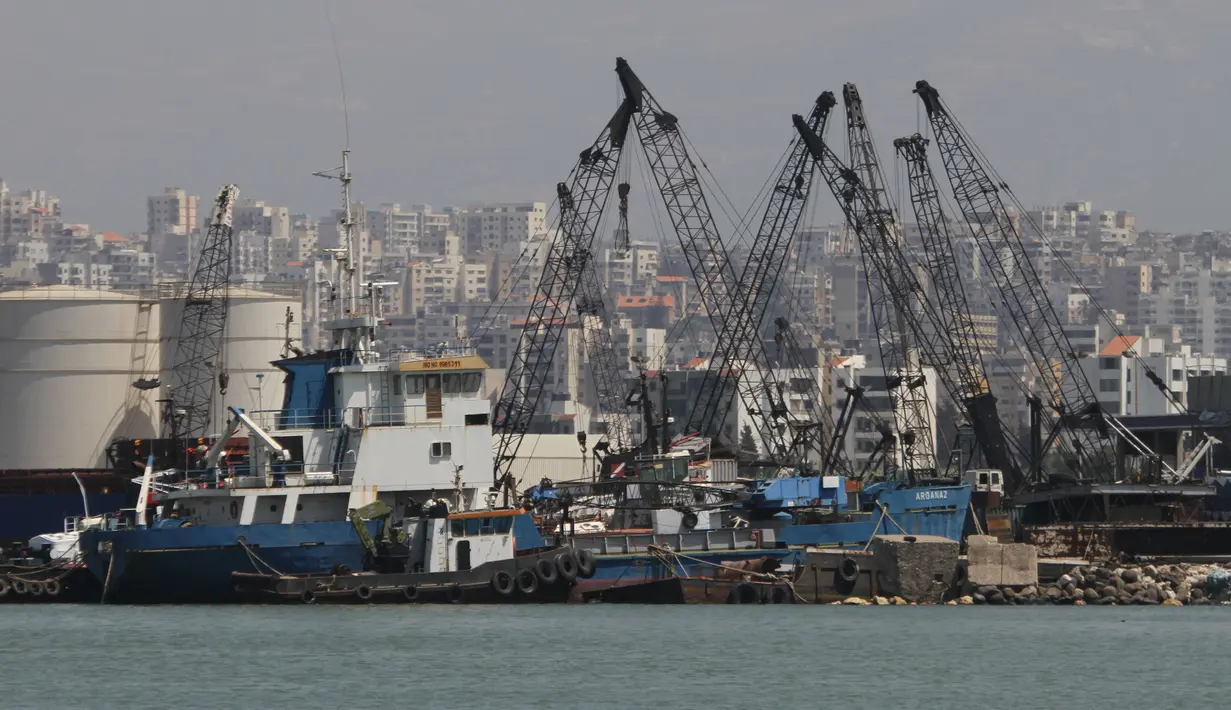 Pemandangan di Pelabuhan Tripoli, Lebanon, Kamis (6/8/2020). Pelabuhan Tripoli menyatakan kesiapannya untuk menggantikan sementara Pelabuhan Beirut yang diguncang dua ledakan dahsyat pada 4 Agustus lalu. (Xinhua/Khalid)