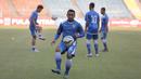 Gelandang Persib, Firman Utina mengontrol bola saat berlatih jelang laga final Piala Presiden 2015 menghadapi Sriwijaya FC di Stadion Utama Gelora Bung Karno, Jakarta, Sabtu (17/10/2015). (Bola.com/Vitalis Yogi Trisna)