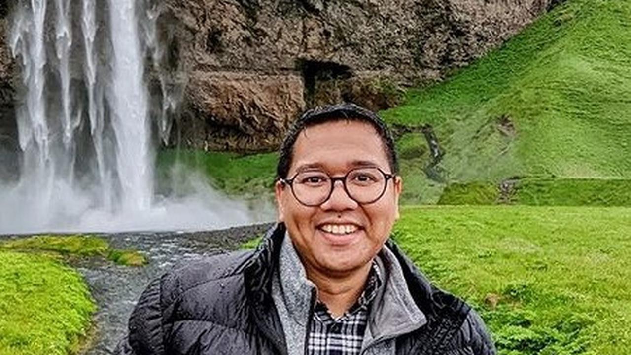 Berkat kegigihannya di berbagai bidang, Iman mendapat banyak penghargaan. Laki-laki berkacamata ini diketahui pernah mendapat penghargaan Indonesian Young Leader Award dan penghargaan Mondialogo Junior Ambassador.