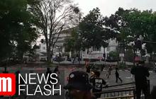 VIDEO: Demo Tolak RUU KUHP, Mahasiswa dan Polisi Bentrok di Bandung