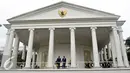 Suasana pertemuan Presiden Jokowi dengan PM Jepang, Shinzo Abe di Istana Kepresidenan Bogor, Jawa Barat, Minggu (15/1). Pertemuan itu juga membahas berbagai bidang, salah satunya‎ politik dan keamanan. (Liputan6.com/Panca Syurkani/Pool)