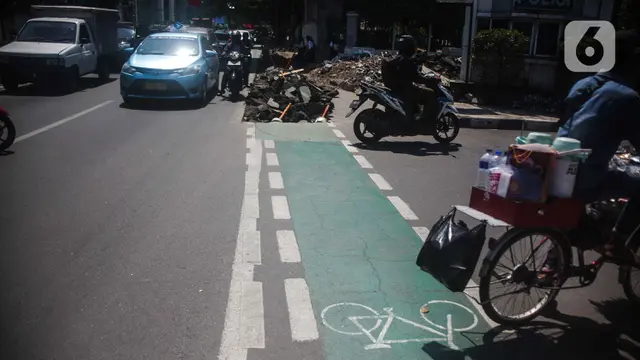 Baru 2 Bulan, Jalur Sepeda di Cikini Dibongkar