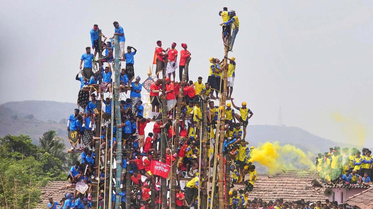 FOTO:  Ujian Nyali Ketinggian  Dalam Tradisi Devkathis