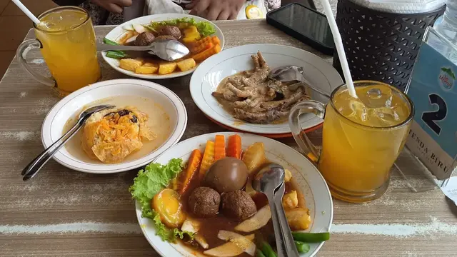 Selat Solo Tenda Biru 
