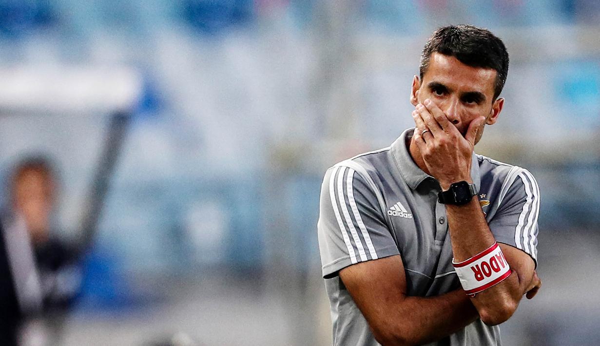 Nelson Verissimo - Pelatih asal Portugal ini meruapakan pelatih yang baru menangani Benfica sejak Desember 2021. Pria berusia 44 tahun itu akan menghadapi Ajax di babak 16 besar Liga Champions 2021/2022.