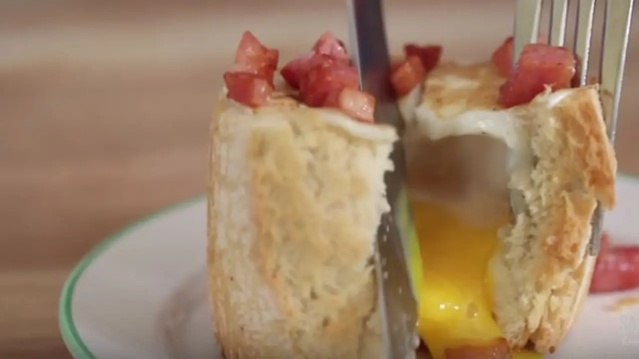Roti Baguette Isi Telur dan Daging, Camilan Oke di Malam Kece