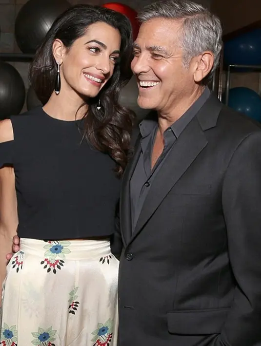 Meskipun dirinya adalah seorang publik figure, namun George tetap menjaga privasi keluarganya. Terutama kedua buah hatinya yang baru lahir, Ella dan Alexander.  (Instagram/amalclooney)