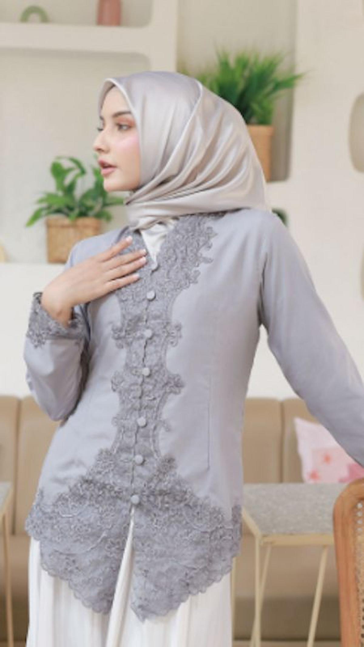 <b>&nbsp;Kebaya Encim By&nbsp;</b><span style="border-color: rgba(229,231,235,var(--tw-border-opacity)); --tw-border-opacity: 1; --tw-shadow: 0 0 #0000; --tw-ring-inset: var(--tw-empty, ); --tw-ring-offset-width: 0px; --tw-ring-offset-color: #fff; --tw-ri