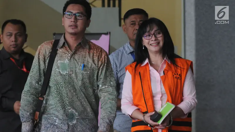 Tangan Diborgol, Bupati Cantik Talaud Tebar Senyum Usai Diperiksa KPK