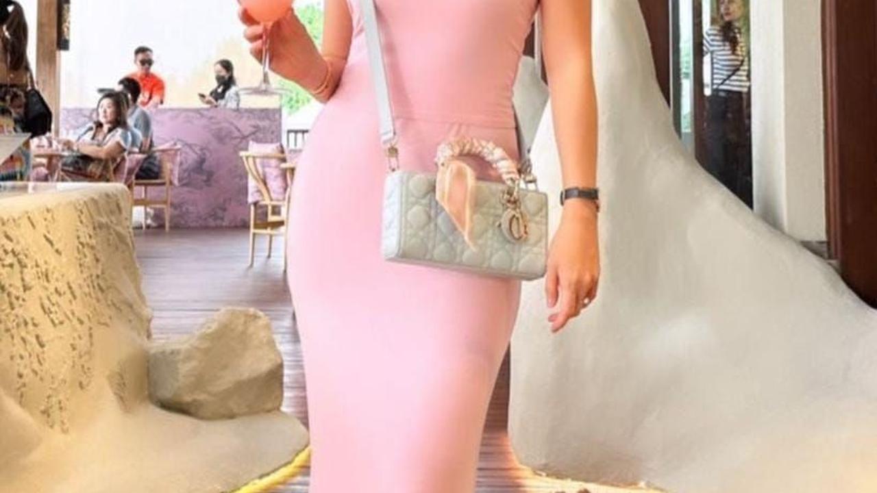 Pesona 'Hot Mom' Shandy Aulia Tampil Dalam Balutan Dress Pink yang Menawan, Disebut Kayak Barbie