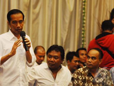 Capres Joko Widodo (Jokowi) mengadakan buka bersama dengan 14 organisasi relawan (Liputan6.com/Herman Zakharia)