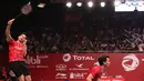 Aksi pebulutangkis ganda putra Indonesia, Mohammad Ahsan/Hendra Setiawan, saat bertanding melawan pebulutangkis Prancis, Baptiste Careme/Ronan Labar. (Bola.com/Arief Bagus)
