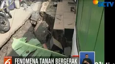 Jika kemarin tanah ambles sekitar dua puluh sentimeter, Sabtu siang sudah mencapai 50 sentimeter.